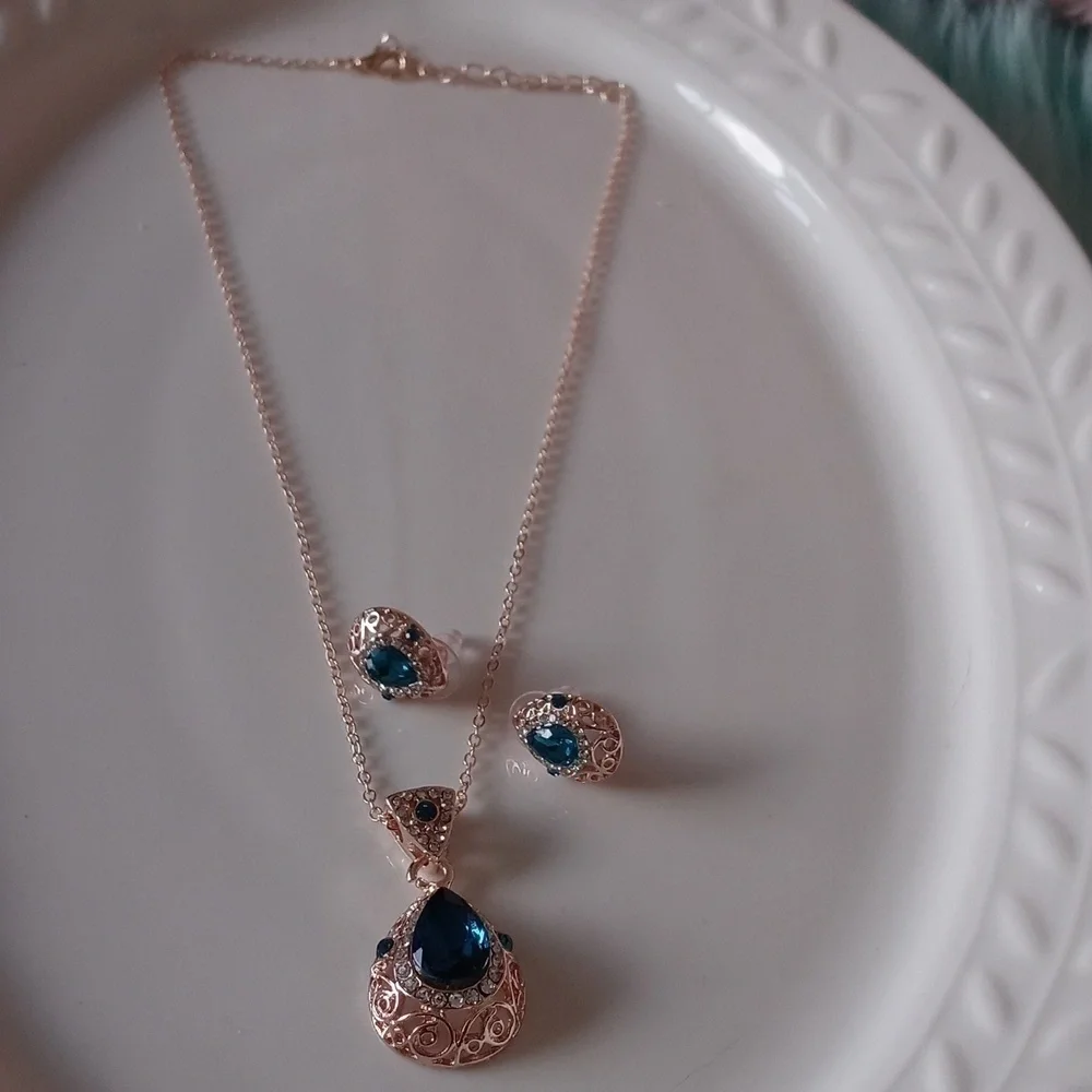 Necklace set, earrings  gold plated gift box Nwt